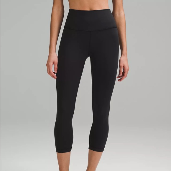 Lululemon Cropped Wunder Under Leggings - Picture 1 of 3